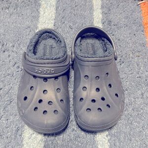 Navy fur lined CROCS, kid 13